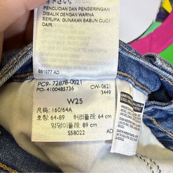 Levi's Blue Jean Shorts with Distressing. Size 25 High Rise. Excellent condition - Picture 9 of 9